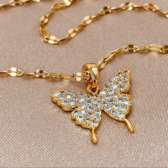 Luzy Jewelry Jewelry - 18K Gold CZ Butterfly Lip Chain Necklace
